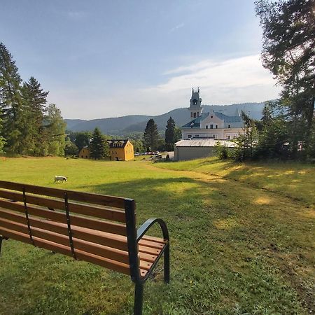 Hotel U Zamecku Cihelny Karlovy Vary Ngoại thất bức ảnh