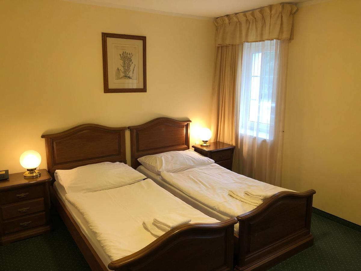 Hotel U Zamecku Cihelny Karlovy Vary Ngoại thất bức ảnh