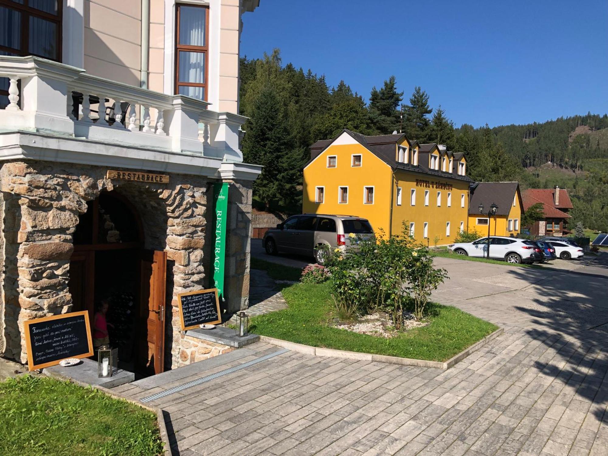 Hotel U Zamecku Cihelny Karlovy Vary Ngoại thất bức ảnh