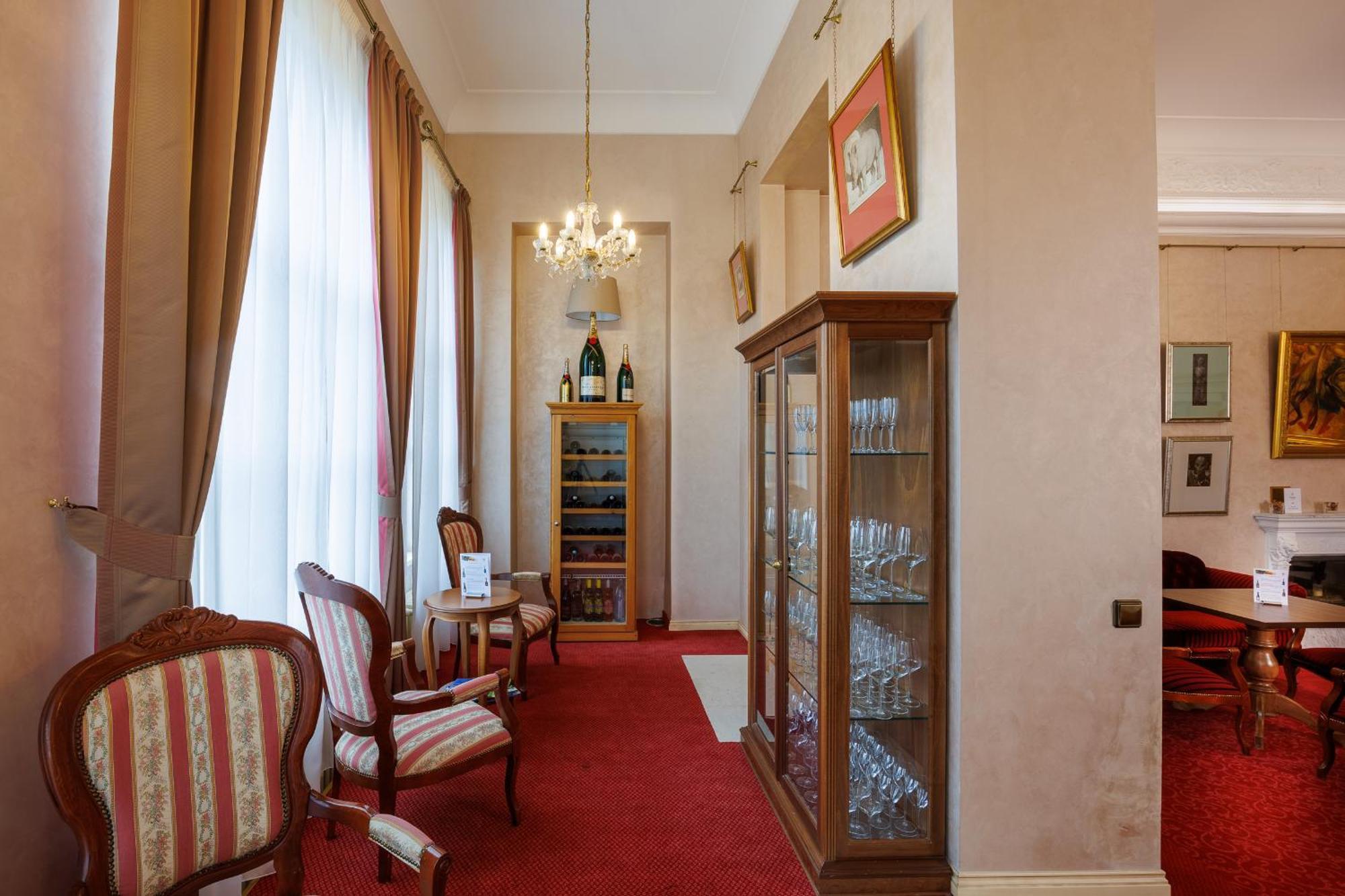 Hotel U Zamecku Cihelny Karlovy Vary Ngoại thất bức ảnh