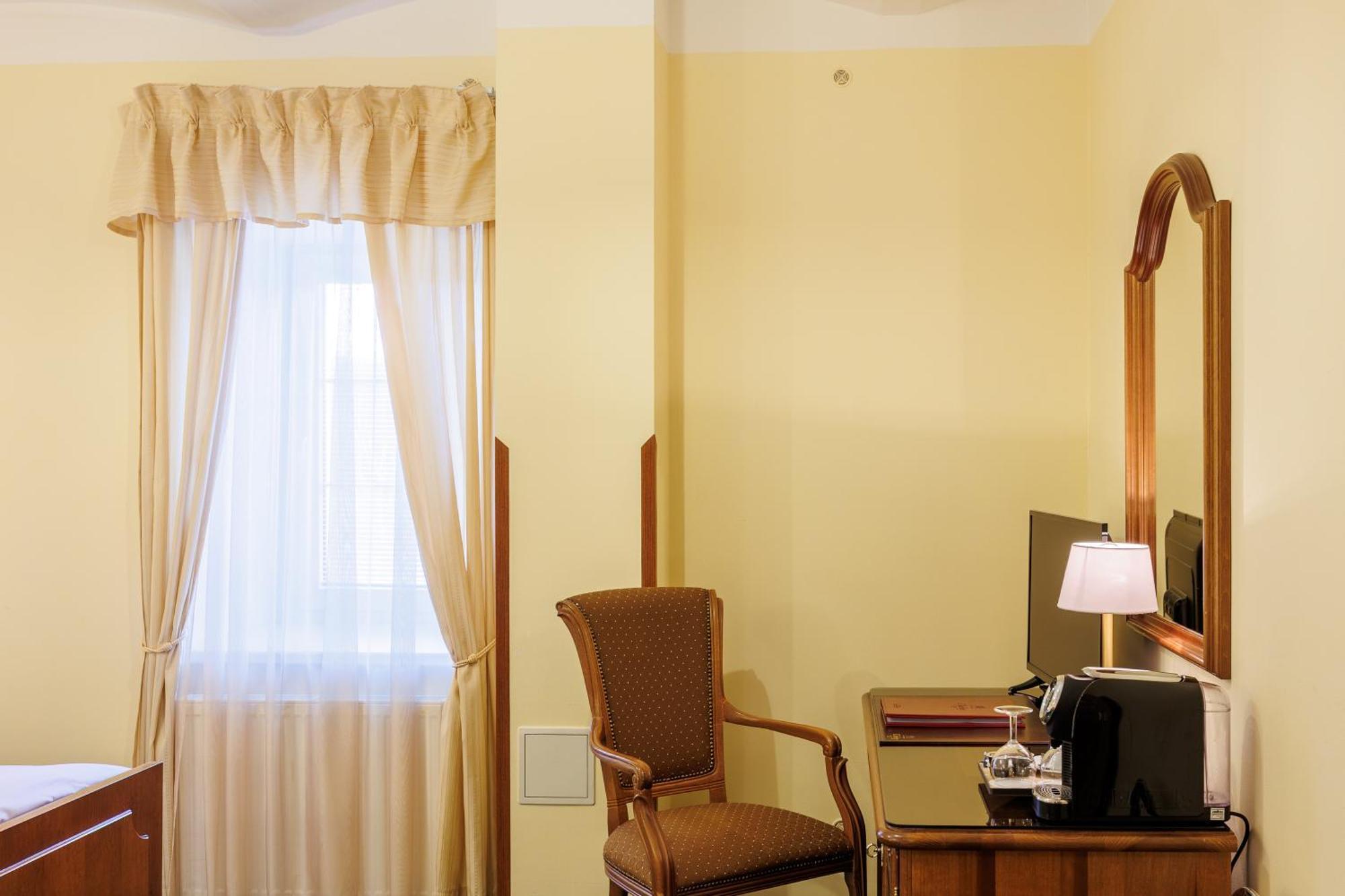 Hotel U Zamecku Cihelny Karlovy Vary Ngoại thất bức ảnh