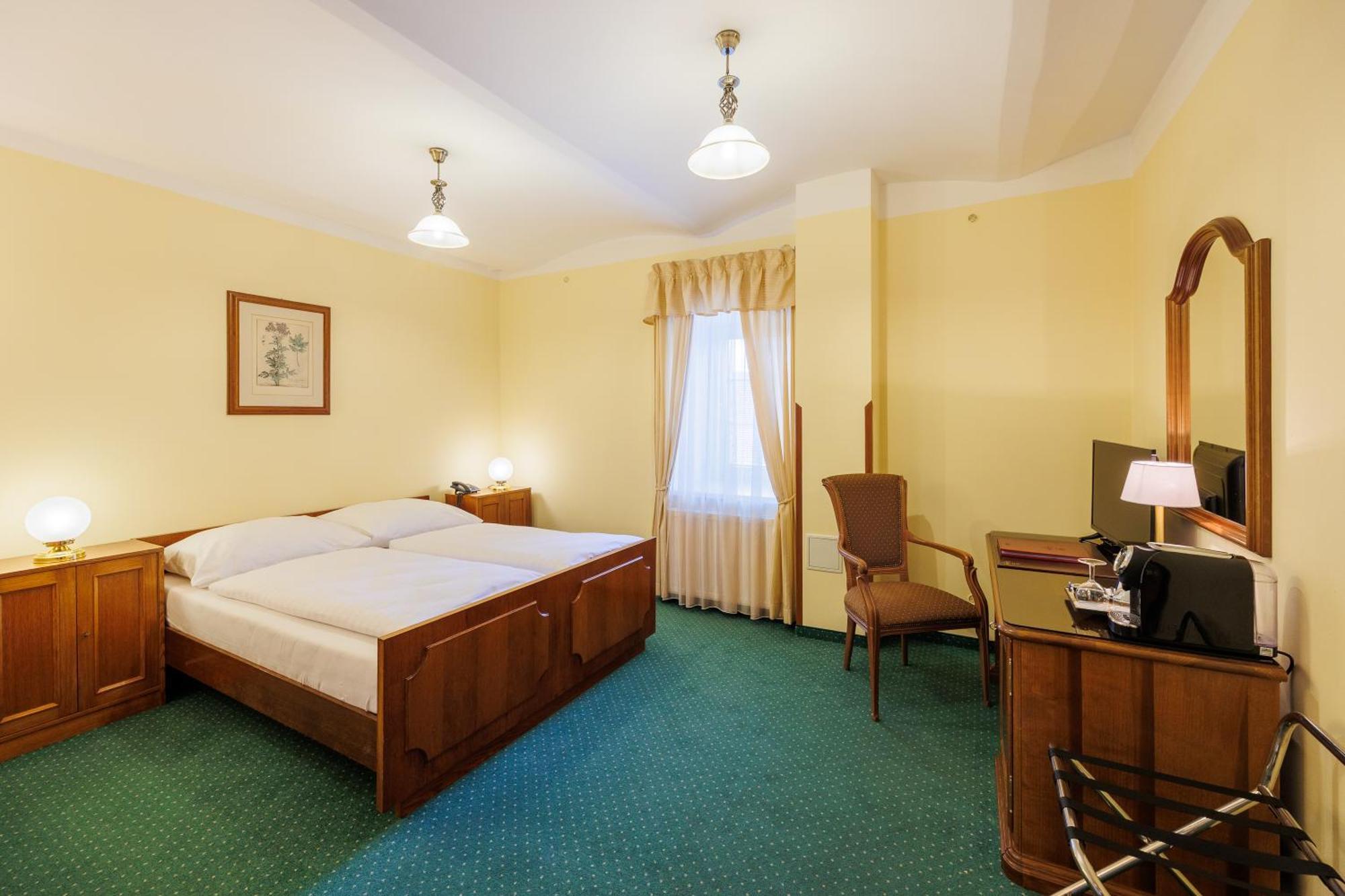 Hotel U Zamecku Cihelny Karlovy Vary Ngoại thất bức ảnh