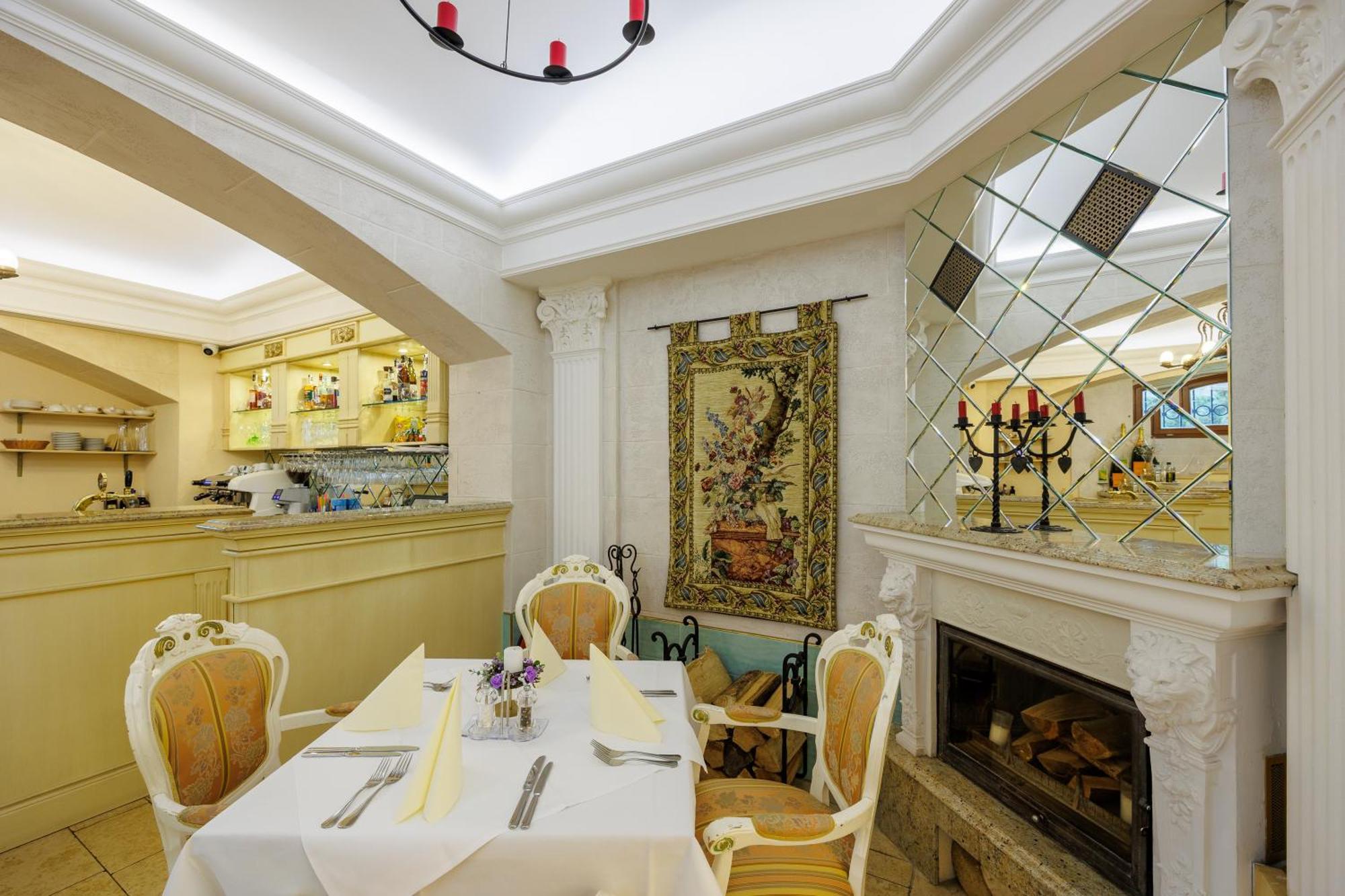 Hotel U Zamecku Cihelny Karlovy Vary Ngoại thất bức ảnh