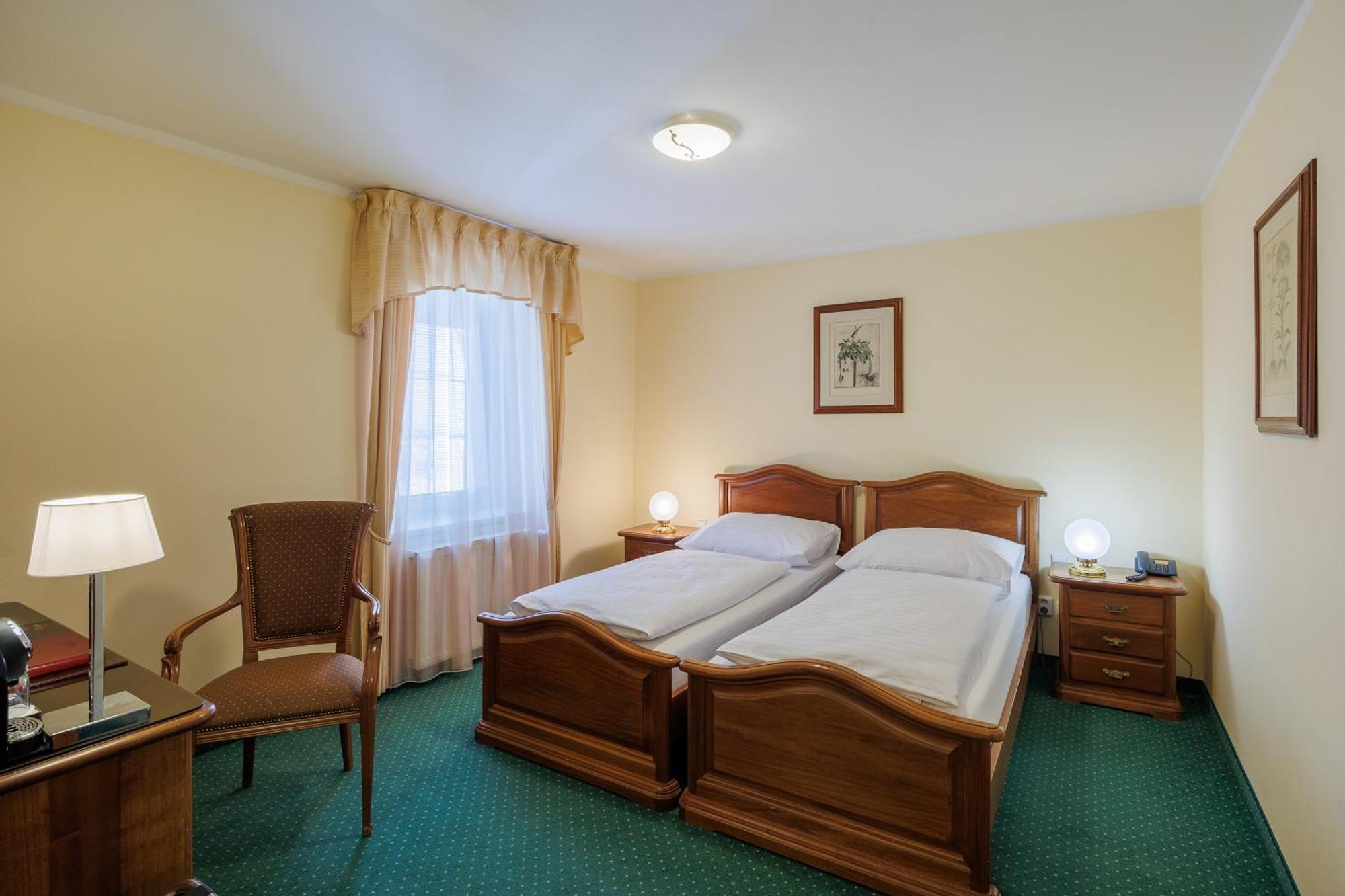 Hotel U Zamecku Cihelny Karlovy Vary Ngoại thất bức ảnh