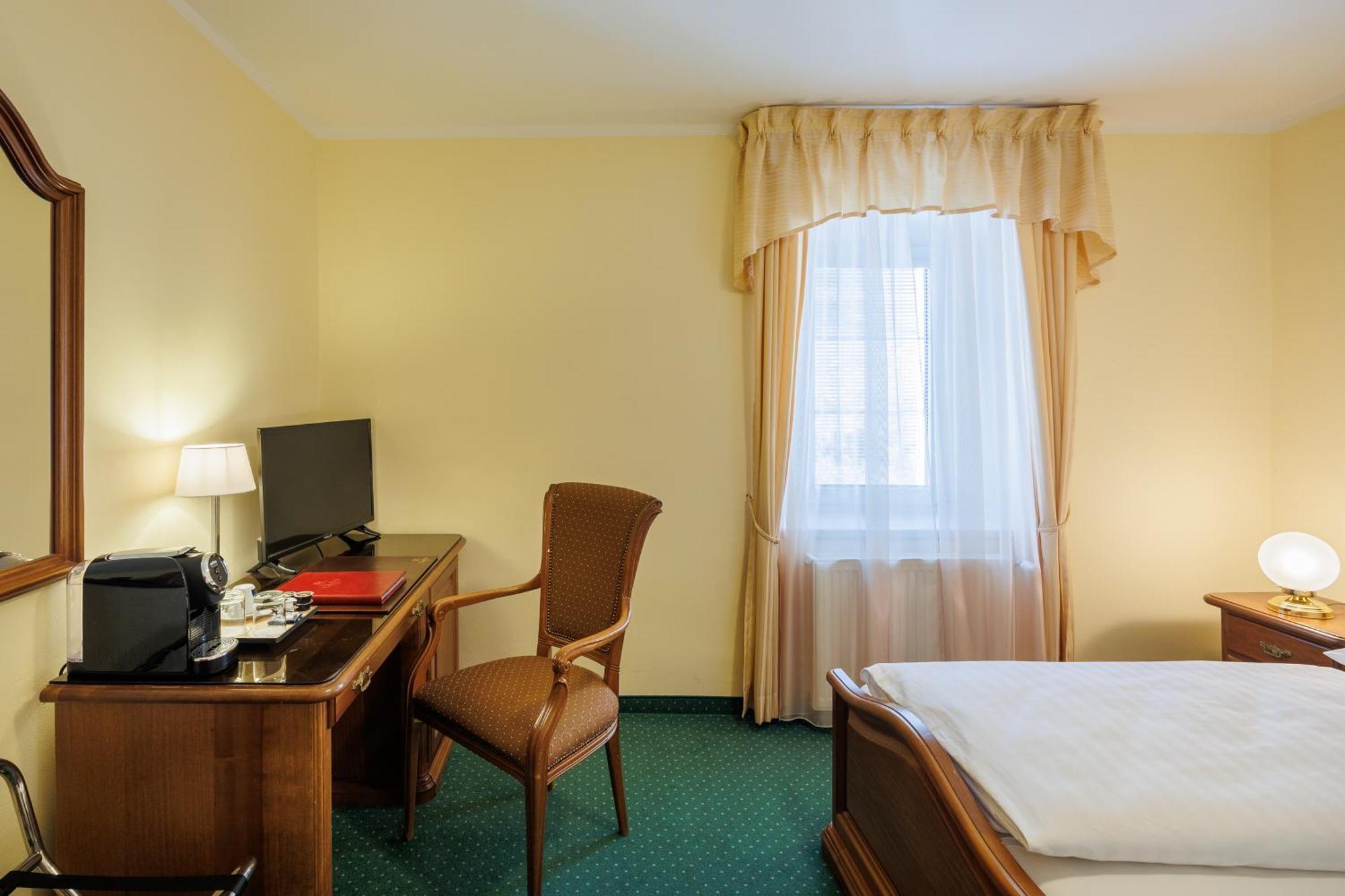 Hotel U Zamecku Cihelny Karlovy Vary Ngoại thất bức ảnh