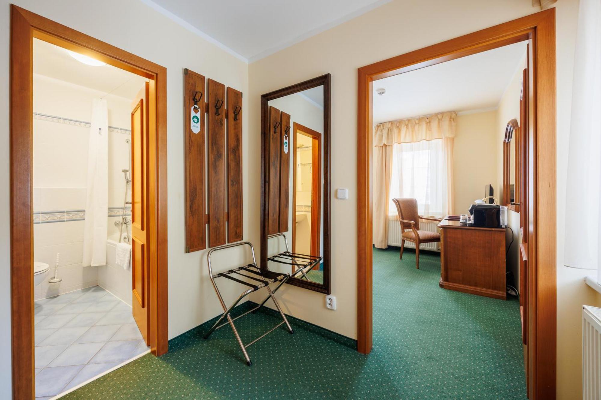 Hotel U Zamecku Cihelny Karlovy Vary Ngoại thất bức ảnh