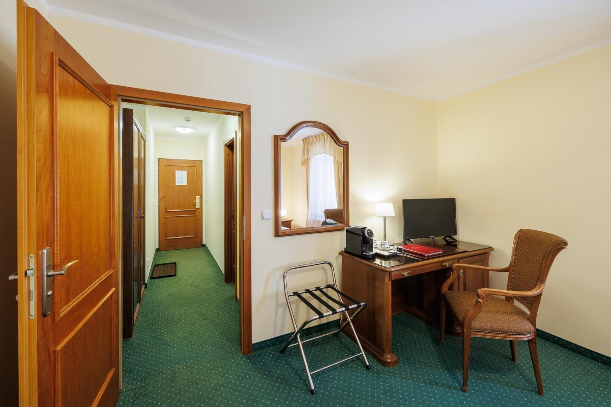 Hotel U Zamecku Cihelny Karlovy Vary Ngoại thất bức ảnh