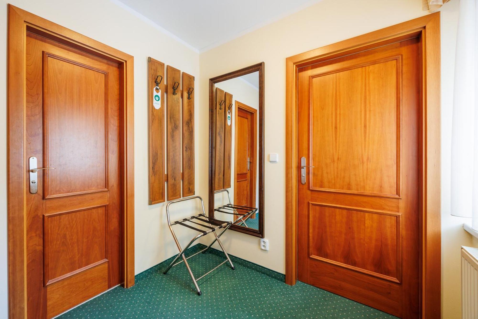 Hotel U Zamecku Cihelny Karlovy Vary Ngoại thất bức ảnh