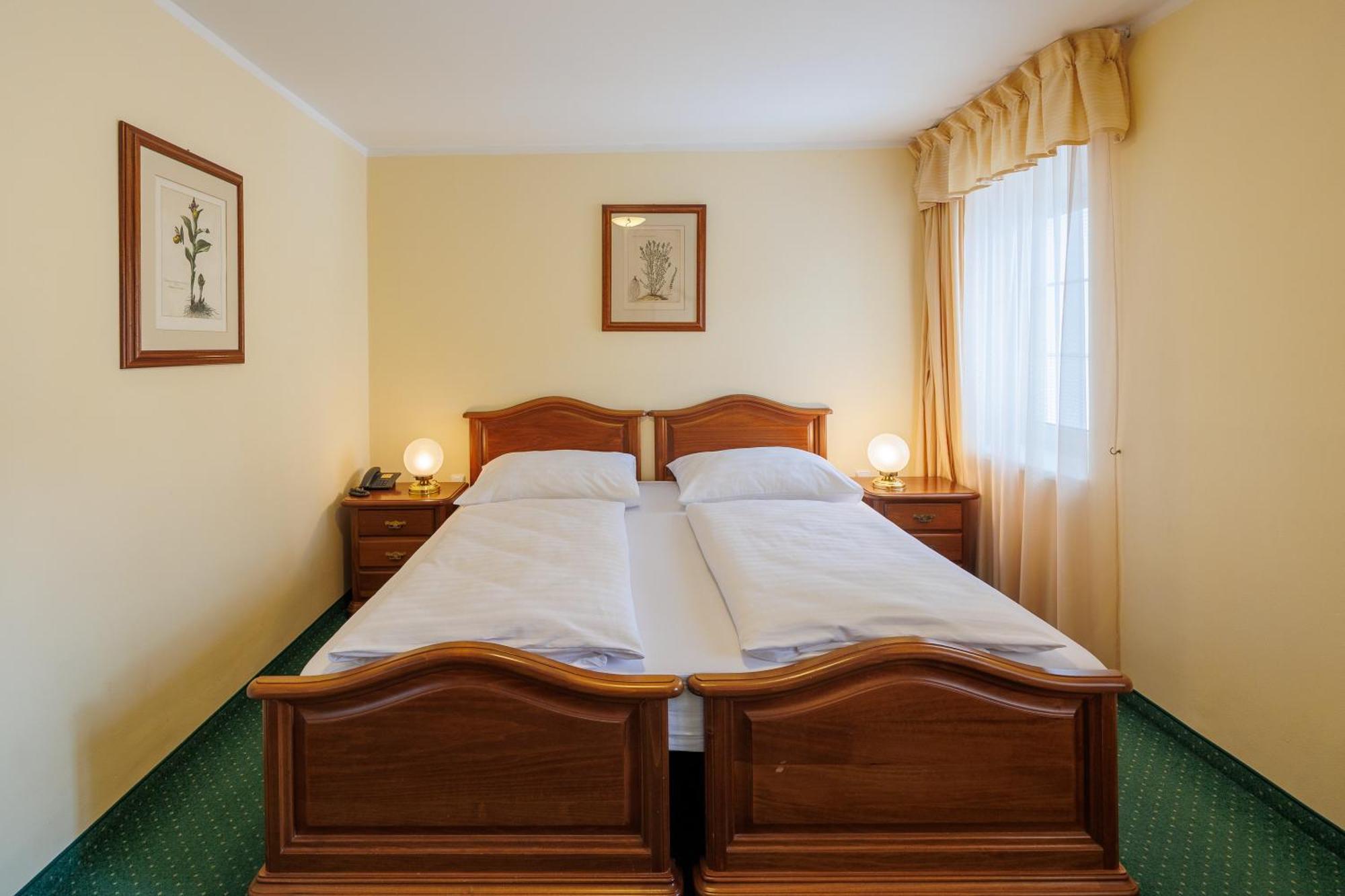 Hotel U Zamecku Cihelny Karlovy Vary Ngoại thất bức ảnh