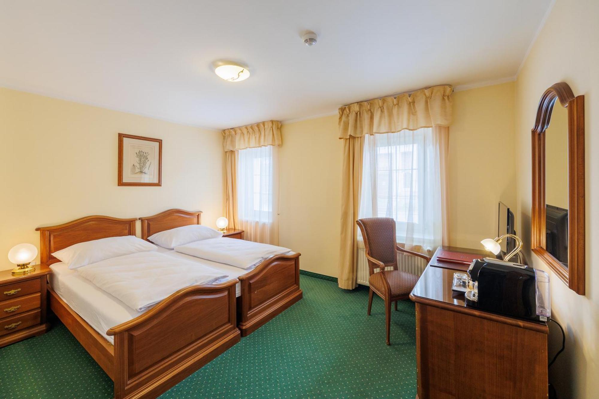 Hotel U Zamecku Cihelny Karlovy Vary Ngoại thất bức ảnh