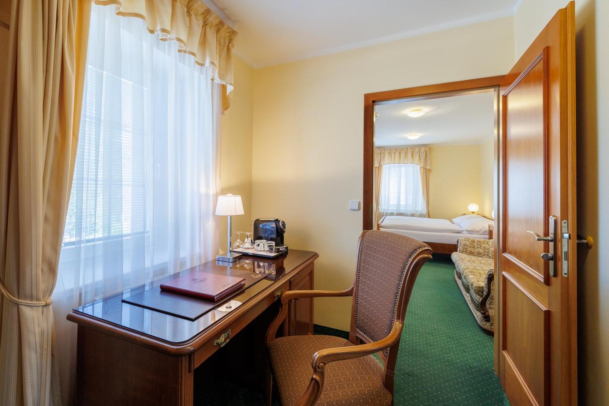 Hotel U Zamecku Cihelny Karlovy Vary Ngoại thất bức ảnh